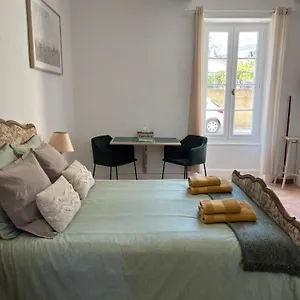 Au Petit Faubourg Apartment