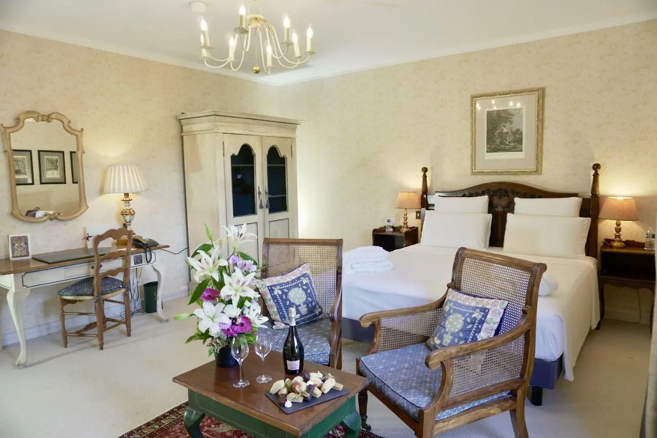 Le Manoir De Gressy Hotel