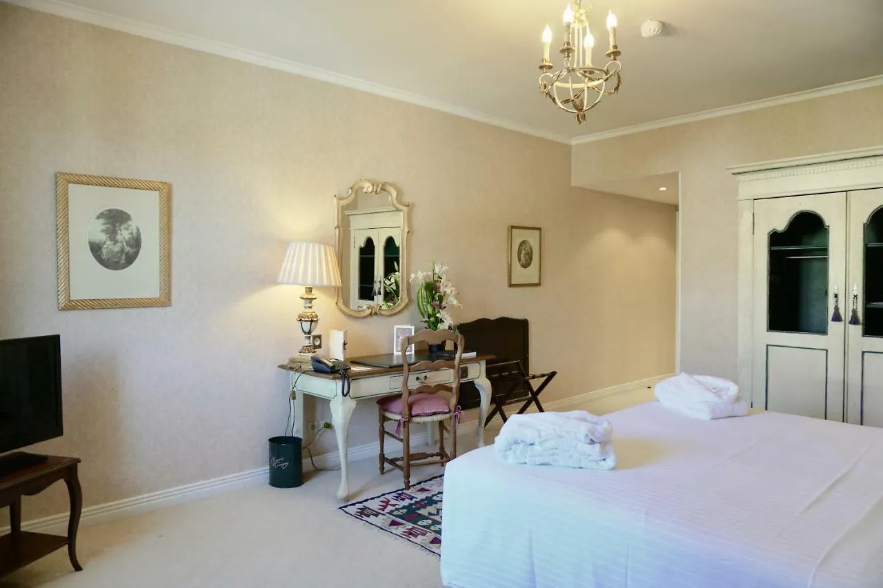 Le Manoir De Gressy Hotel
