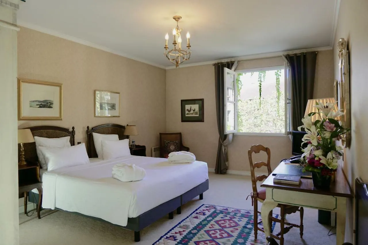 Le Manoir De Gressy Hotel